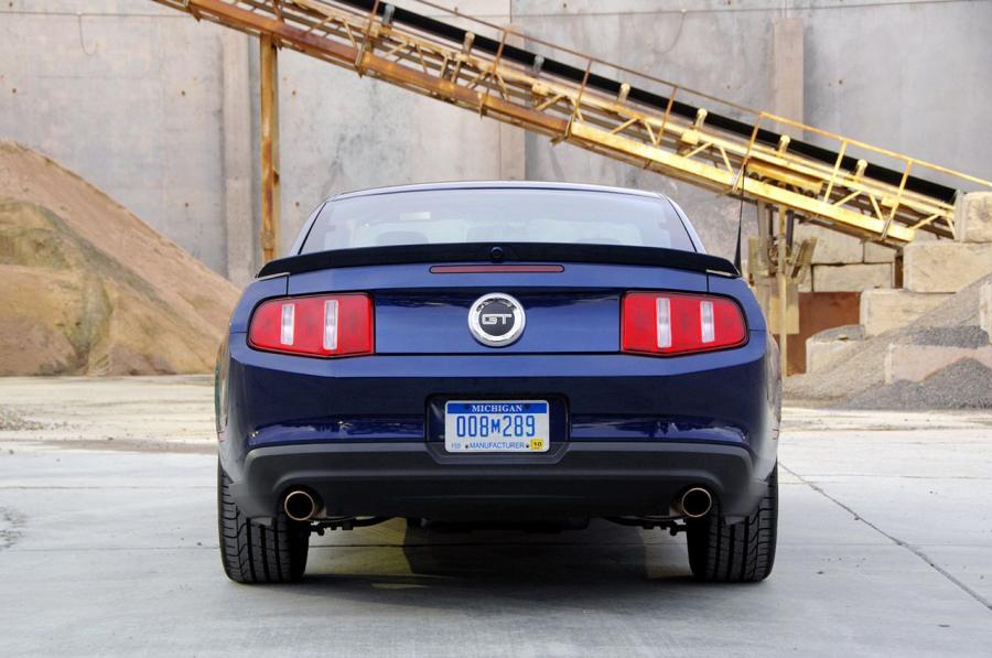  Ford Mustang GT 2010 года  (фото 4 из 213)